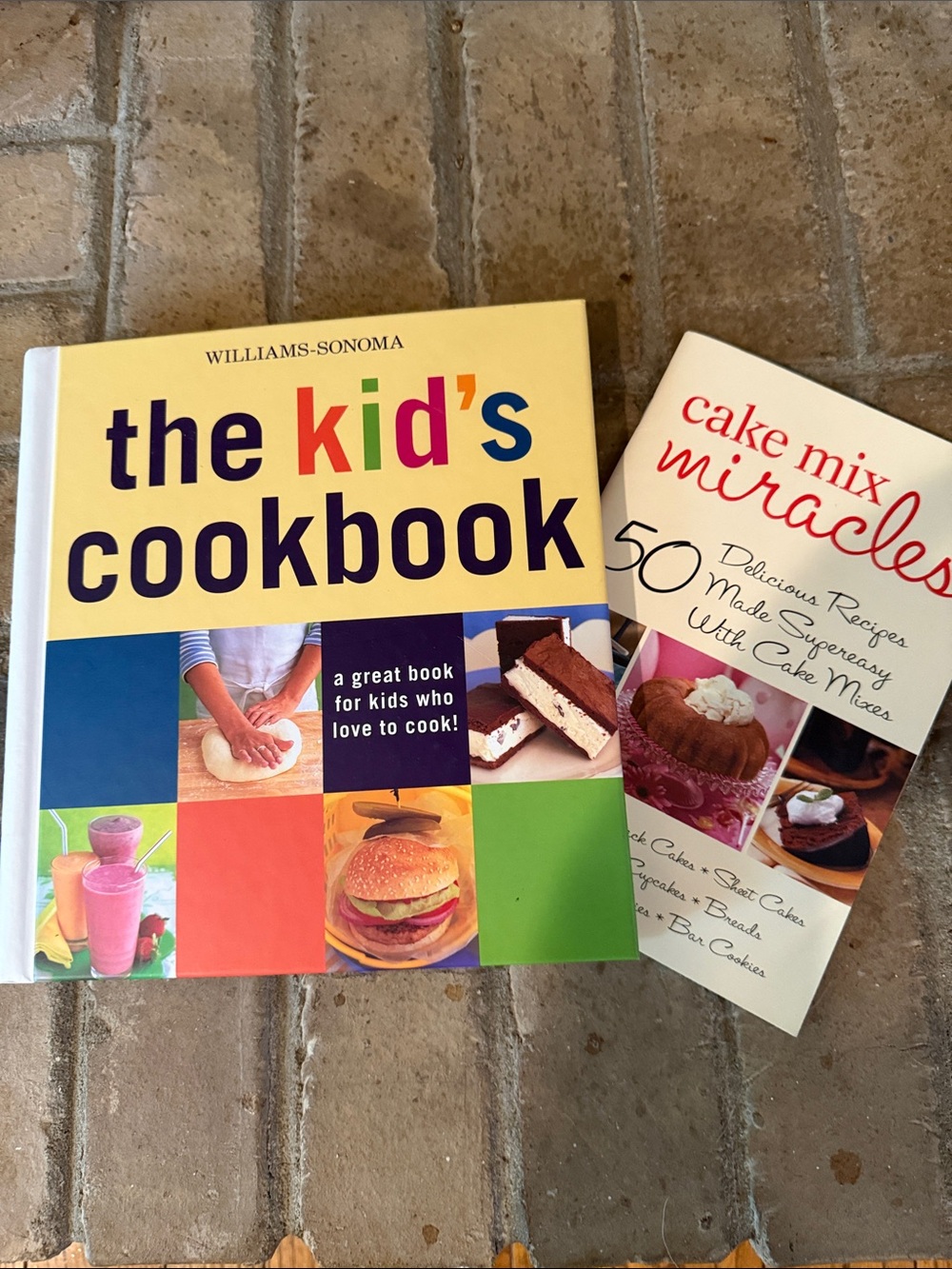 Williams Sonoma Kid's Cookbook — Yellow with Multicolor Accents